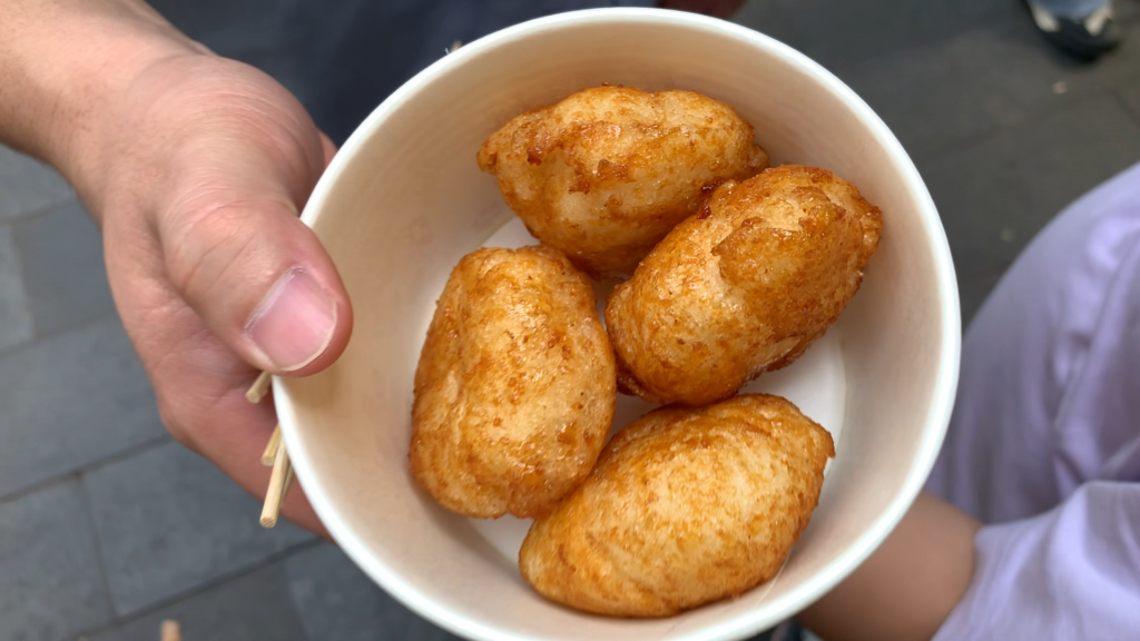 Tangyoubaba, Chinese sugar-oil rice cakes fried and rolled in brown sugar